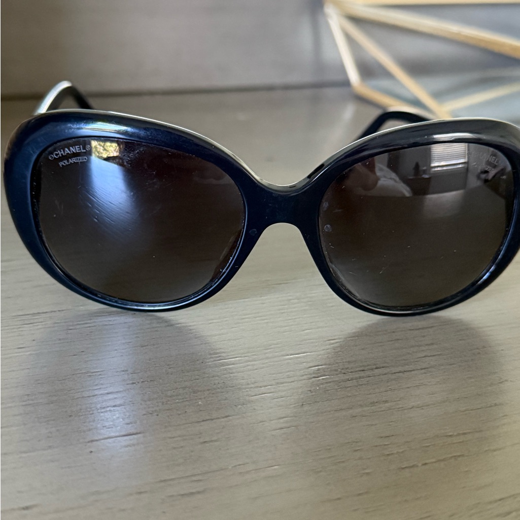 Authentic Chanel Sunglasses Black-Great Condition
